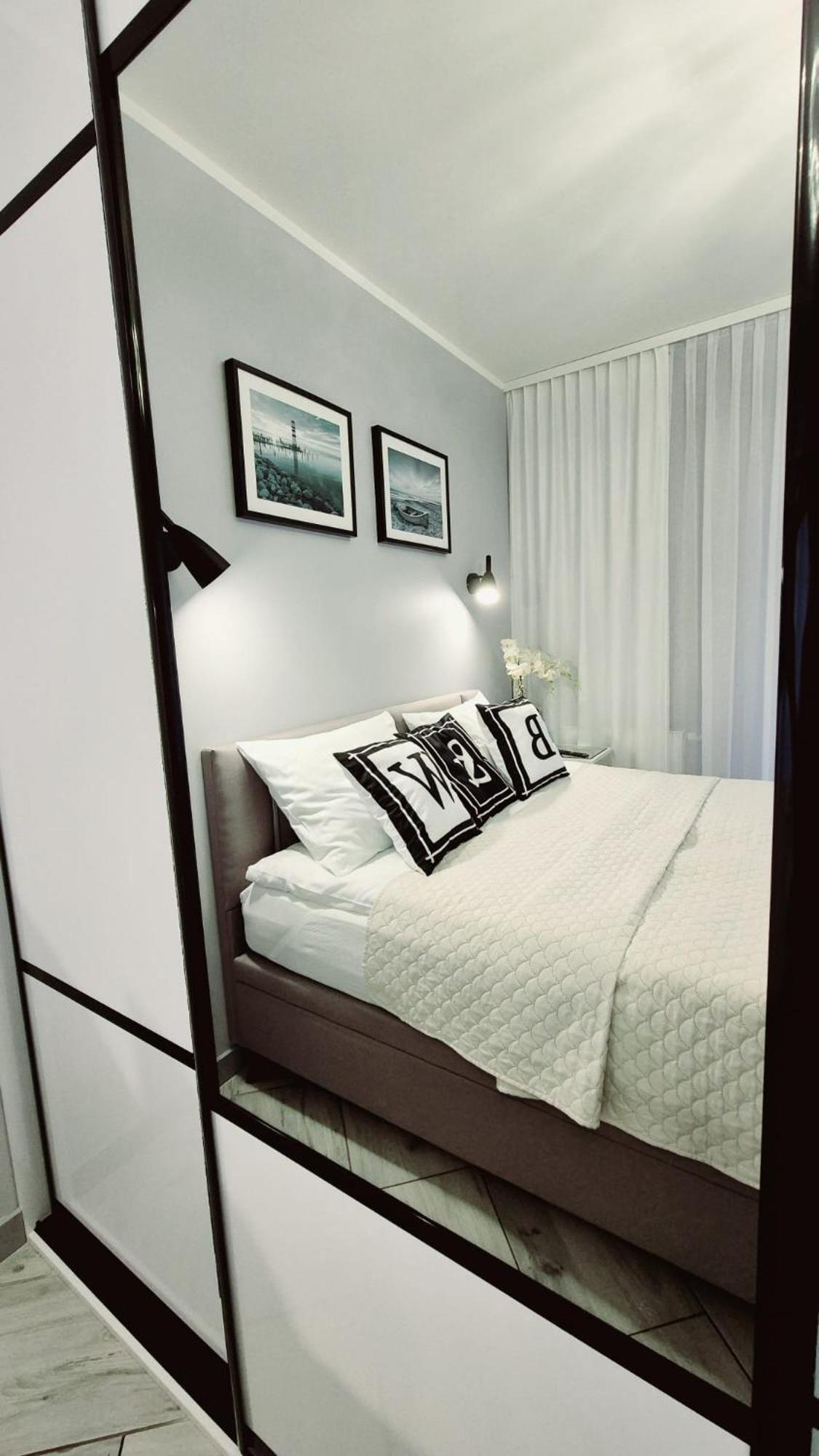 Apartment Black-white *