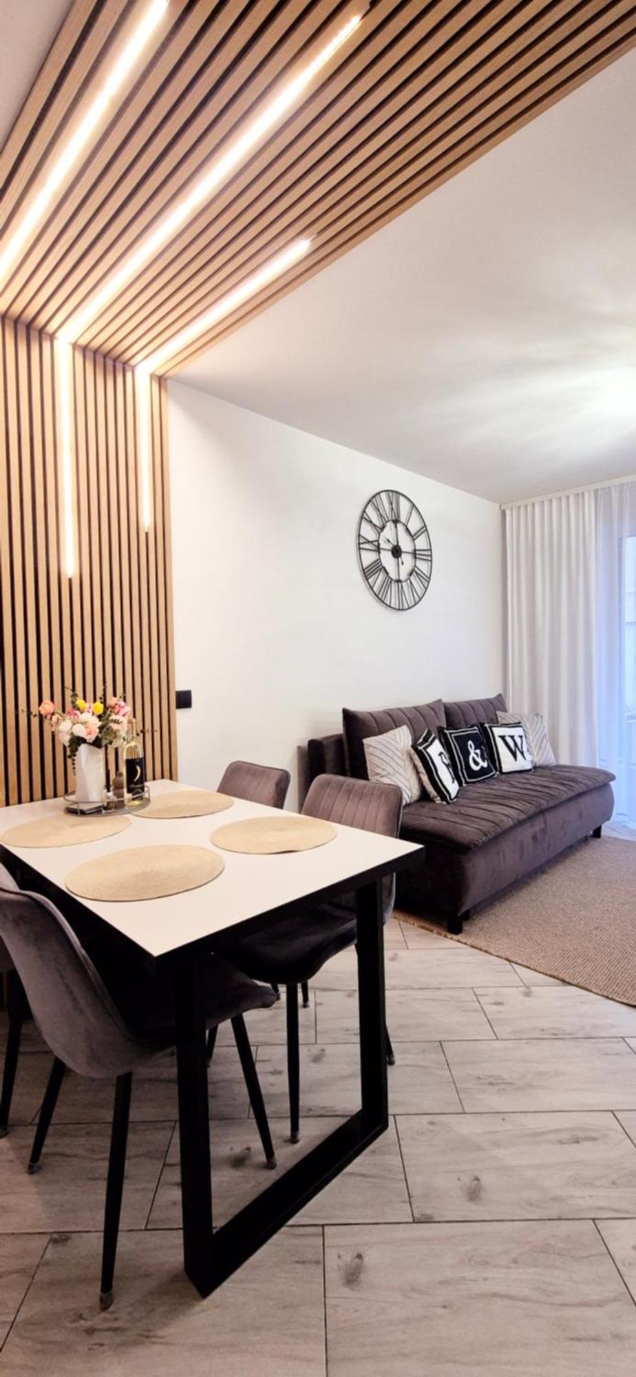 Black-white Apartment *